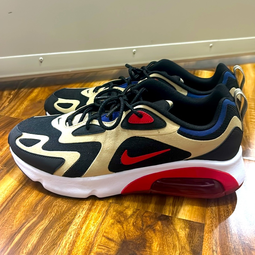 New Nike Airmax 200 , men size 10.5